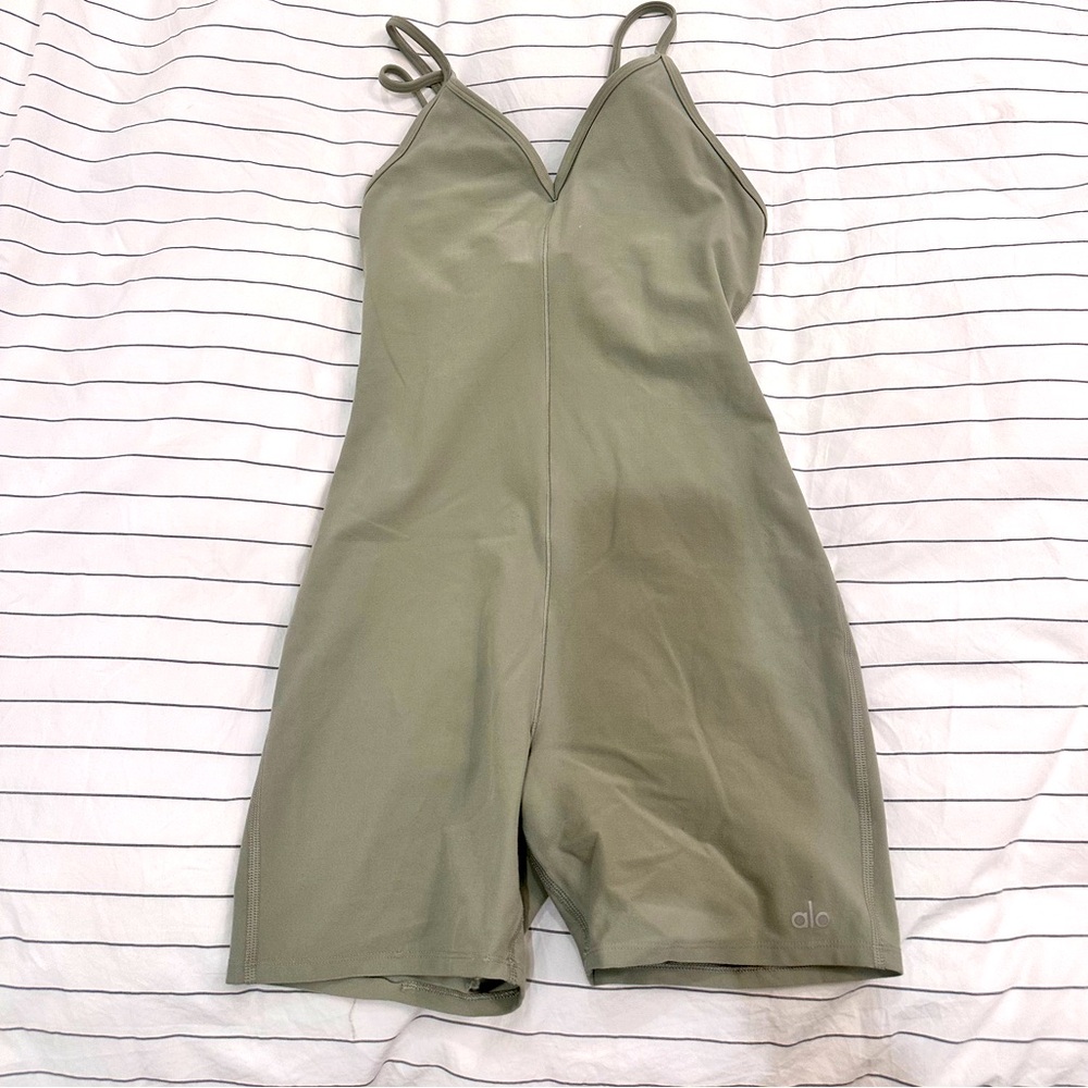 Alo Suns Out Onesie, New worn once, limestone.All items are from my own closet.